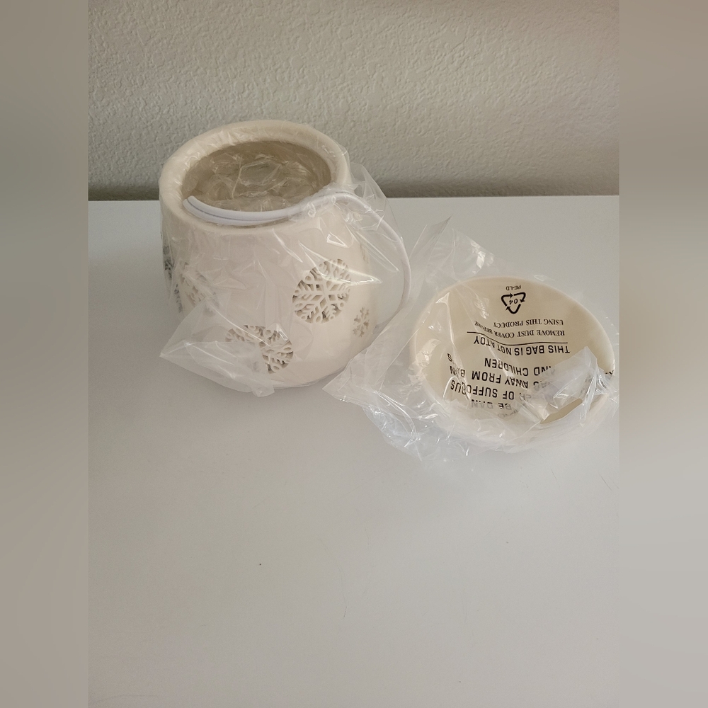 Scentsy Cream Candle Holder Accent